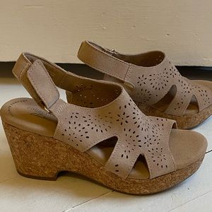 Clarks cork wedges size 7 Giselle Bay sand color